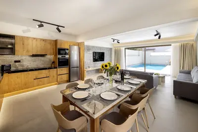 Atlantis Homes 2, By Hellocrete