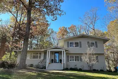 Image de Spacious house walking distance to Duke's Campus