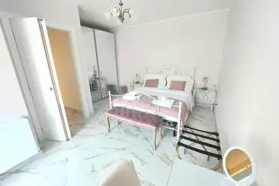 Image de Anna's Deluxe Full Apt EcoRes Valesium | WiFi, Desk, Ac, Wshr, Pkg, Uni/City Ctr