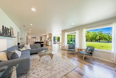 Eagle Pines - Lakefront • Pickleball • Bunk Room • Fire Pit