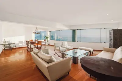 Image de Fantastic 4-bedroom apartment in vibrant Miraflores neighborhood