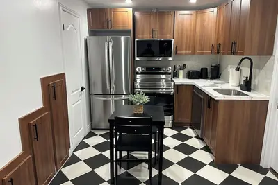 Image de Luxury Home 10mins drive to Windsor/Detroit border, sleeps 11 guest