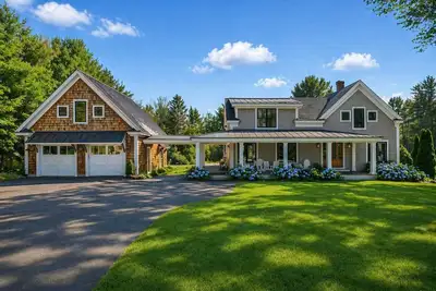 Image de Falmouth Foreside Cottage Escape - Luxe Kitchen + Walk to the Water!
