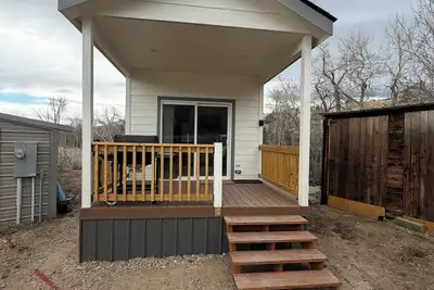 Image de Unique creek side, pet friendly tiny home on the outskirts of Sheridan Mt.