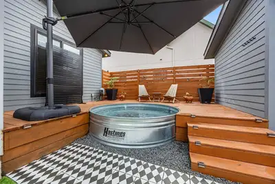 Image de Cowboy Pool + Cozy Modern Stay Near Downtown