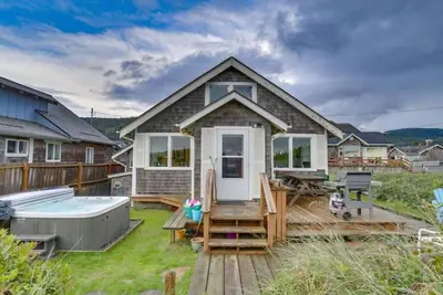 Image de Beachfront retreat with hot tub | Dog-friendly