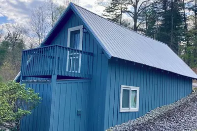 Image de Private 1940s Barn Stay Cozy • Private Lake • Firepit • Near Saluda