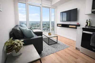 Image de Home In The Clouds | Downtown Retreat | Gym