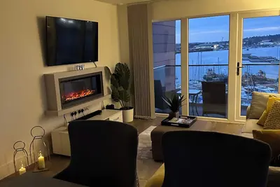Image de Spacious 2-Bed, 2-Bath Apartment | Contractor, Insurance & Relocation Friendly