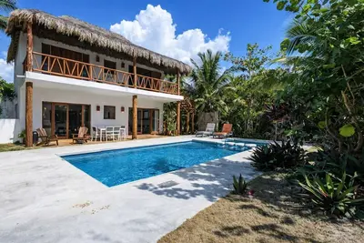 Image de Beachfront home with private pool, beach access, balcony with ocean views, patio
