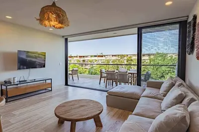 Image de Chic retreat with rooftop jacuzzi, firepits, yoga studio & luxury amenities