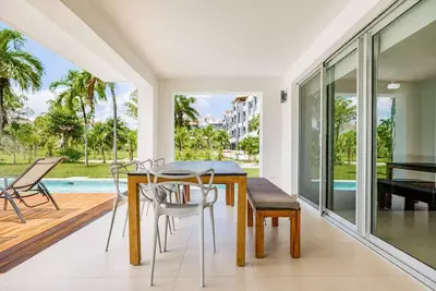 Image de Beachfront Apt w/ private pool & modern amenities