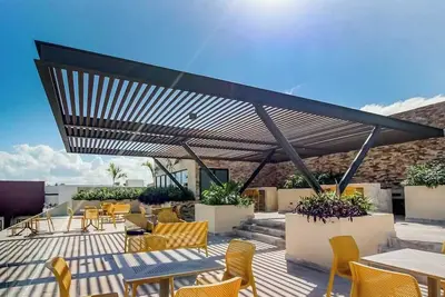 Image de Stylish Centro studio with balcony, rooftop pool, gym, & pool table