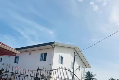 Image de 2-bedroom apartment in a welcoming St. Mary’s neighborhood with Ac
