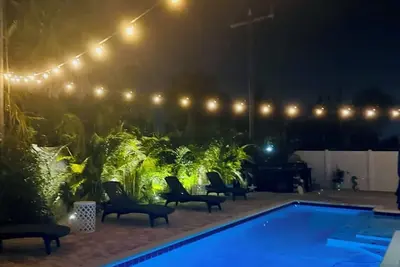 Image de Hidden Oasis - 10 Min To Beach - Pool & Spa Retreat - Space for Boat/Rv