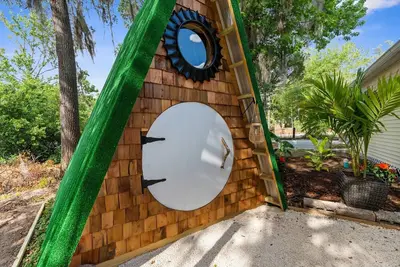 Image de Enchanted Glamping Cabin w/Hobbit Home