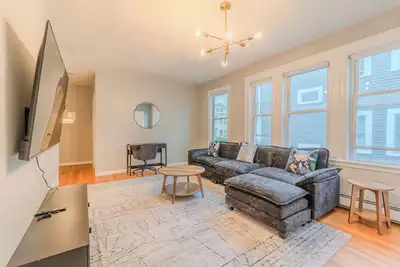 Image de Modern 3bd/2ba Near Boston, Bright & Luxury