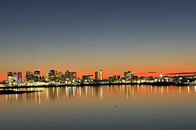 Image de Modern city & water view 1-bedroom apartment with Ac. 4 blocks from T/ beach