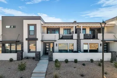 Image de Sun-Filled Coastal Home | Lagoon Access| Hot Tub| Sleeps 12