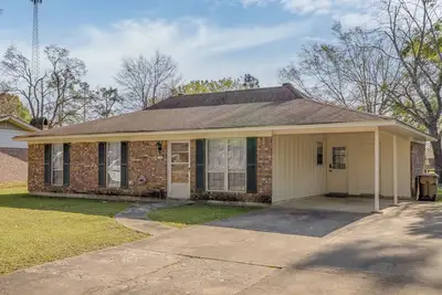 Image de Close to St. Francis, Ulm, Meta-pet friendly King Bed, plenty of parking space.