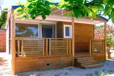 Image de Chalet | Classic | 2 Ch. | 5 pers. | Terrasse surélevée | A/C | Tv