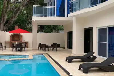 Image de Luxueuse villa lumineuse et élégante de 7 chambres