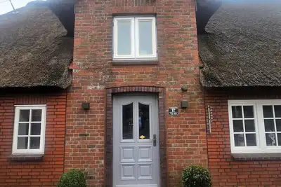 Image de Allergy-friendly vacation home Uijs Hüs with garden & terrace in Borgsum