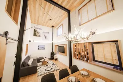 Image de Chalet Charm - Private Mountain Retreat with Sauna, Jacuzzi & Kids Playroom