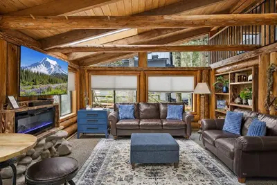 Image de Unique Log cabin @ Rainier with Hot Tub-Fast WiFi