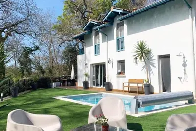 Image de Maison avec piscine, en bord de lac et proche océan