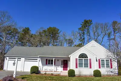 Image de Lovely 3 bedroom home, just a 2 minute walk to Long Pond.