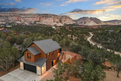 Image de Crescent Moon Casita| View, Sauna, Hot Tub, Gym