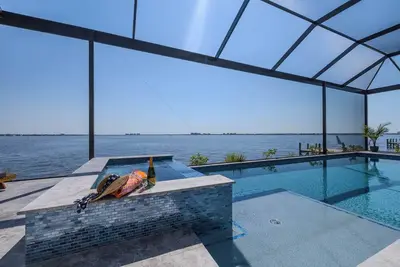 Image de Breathtaking view! New villa overlooking the river!