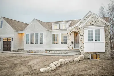 Image de New! Gorgeous! 6 bedroom luxury cottage with old English charm, Mount pleasant