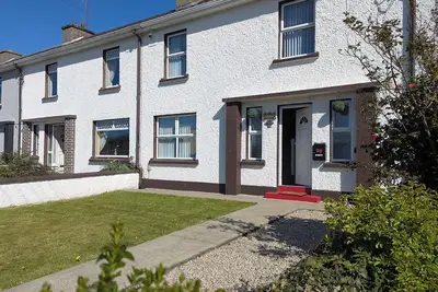 Image de 30 Marian Park - Luxury Townhouse. Cozy 3 Bed. 10mins walk to Beach!