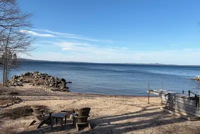 Image de Sebago Lake Beach House, 3 Bedrooms, Sleeps 6, Sandy Beach, Dock & Mooring