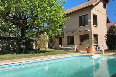 Image de Grande maison avec piscine et jardin à Lyon pour 10 personnes. Idéal familles