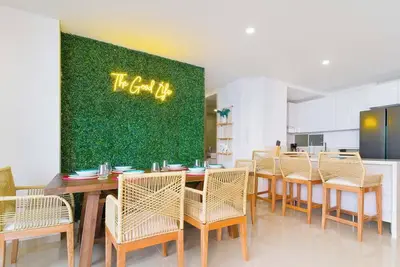 Image de Top-Floor Huge 3-Bedroom Apartment Steps From The Beach