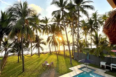 Image de \nPerfect beachfront villa, breathtaking view, where the ocean and the sun meet.