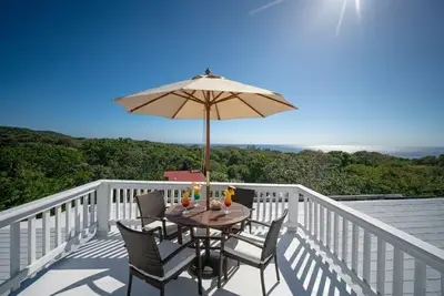 Image de West End Roatán Ocean View Home with Sunset and Stargazing Deck