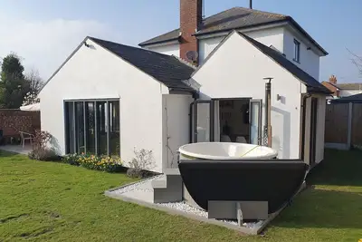 Image de Island Retreat, pet friendly, with hot tub in Mersea Island