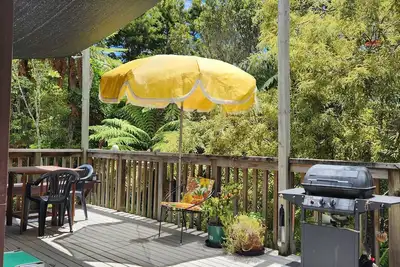 Image de Piwakawaka a Pukawa- Pukawa Bay LakeTaupo\nNestled in bush, surrounded by birds.