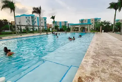 Image de Cozy 2br Retreat w/ Pool, WiFi, Parking – Minutes to Beach