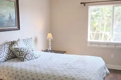 Image de Executive home close to Keller Beach & Point Pinol shoreline extended stay