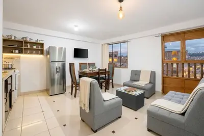 Image de 3 min Plaza de Armas | 2nd floor with greater privacy