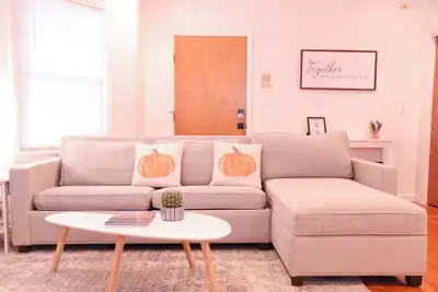 Image de Spacious 2br w/ Free Parking near Boston, Airport & Casino