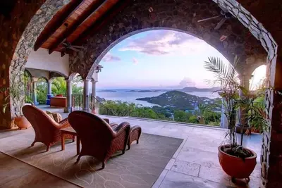 Image de Arc Du Soleil- Ultimate Island Living, Refreshing Salt Water Pool, Stunning Views!
