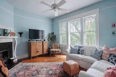 Image de Charming 2 Bdrm Apt w/ Balcony| Historic District