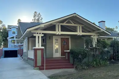 Image de Modern 3br near Caltech Pasadena King Beds Parking Monthly Stays