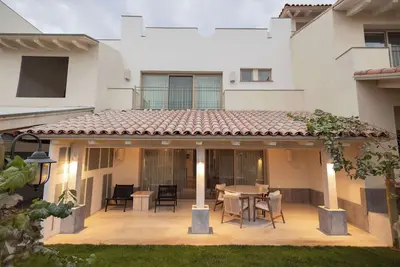 Image de Townhouse 3br Pueblo Parvada